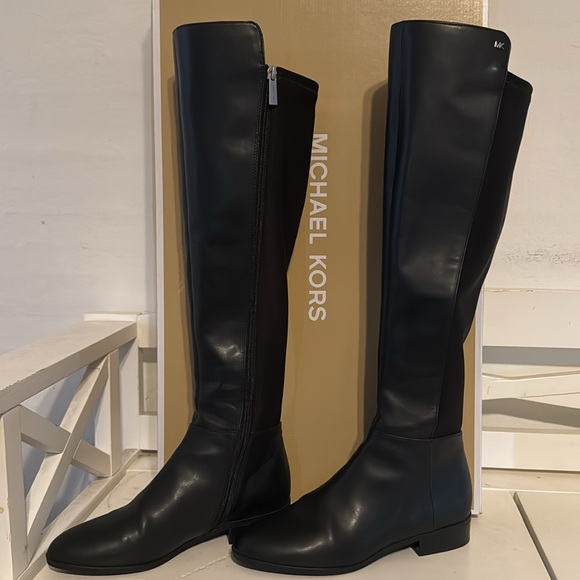 Michael Kors Bromley Boot. - Picture 6 of 8